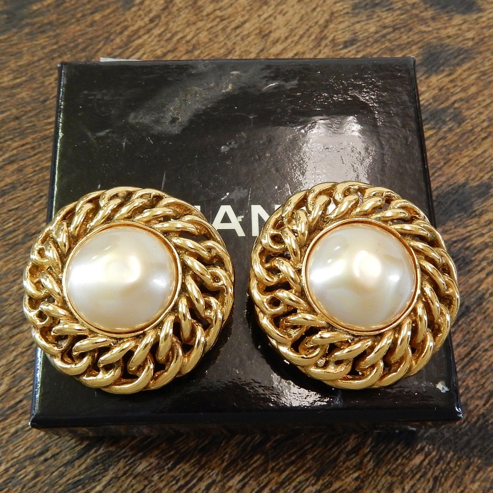 CHANEL Gold Plated Vintage Earring
